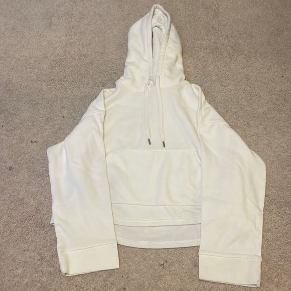 H&M Tops - White H&M crop top